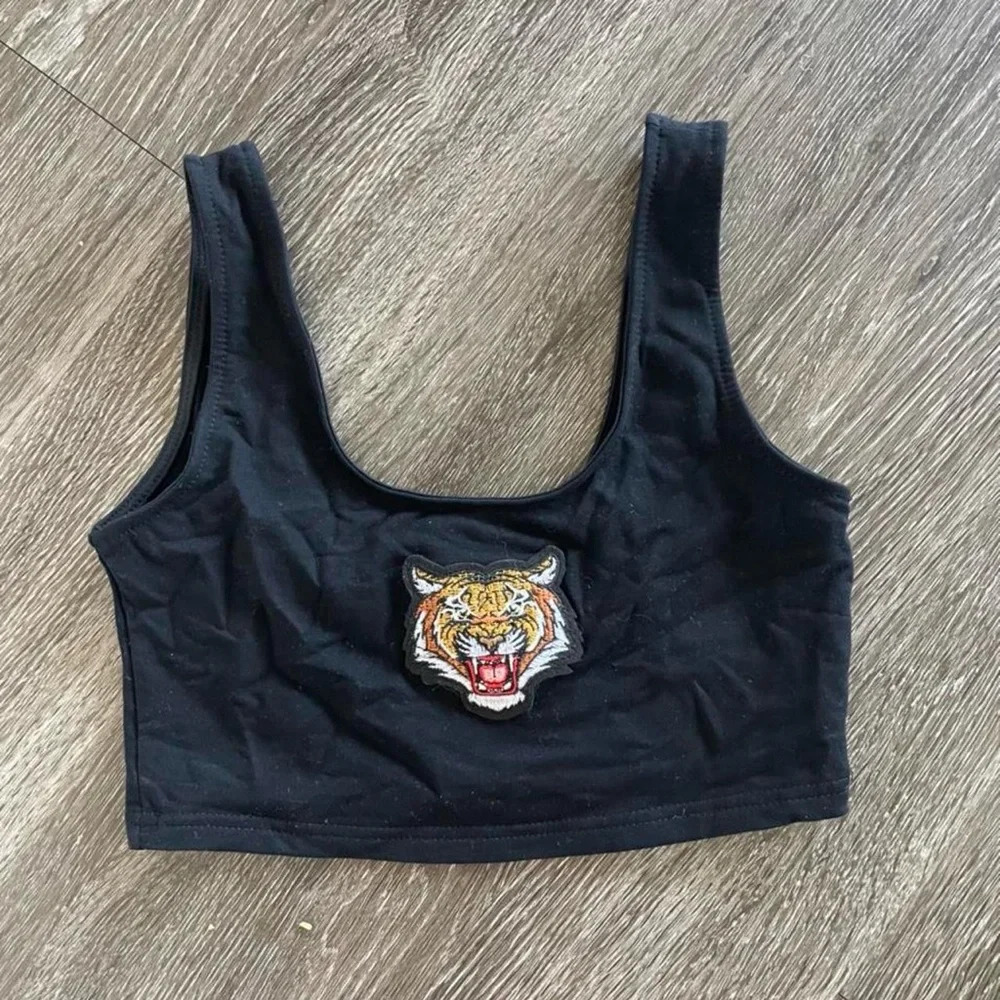 NWOT Black adika crop tank top with lion patch CHEETAH leopard animal